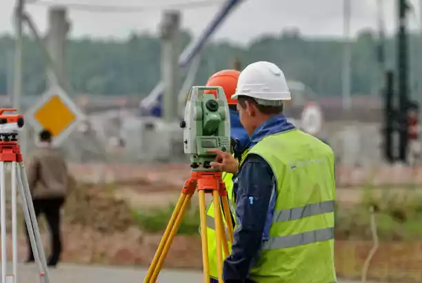 Quantity Surveyors vs. Civil Engineers: What's Their Difference?